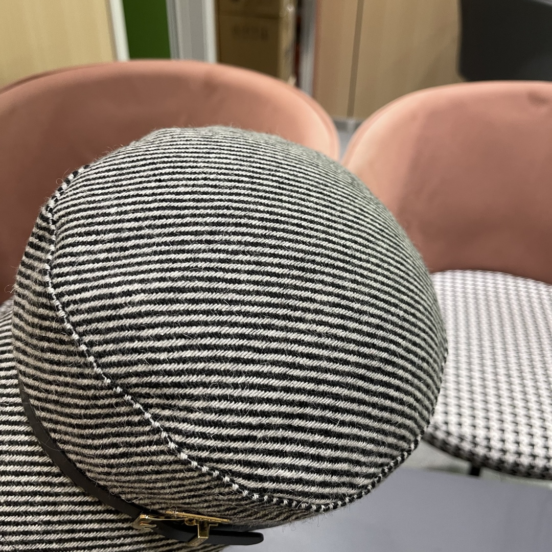  古奇2025韩版新款简约百搭皮带扣海俊帽子女
春夏季时尚宽檐显脸小画家帽潮