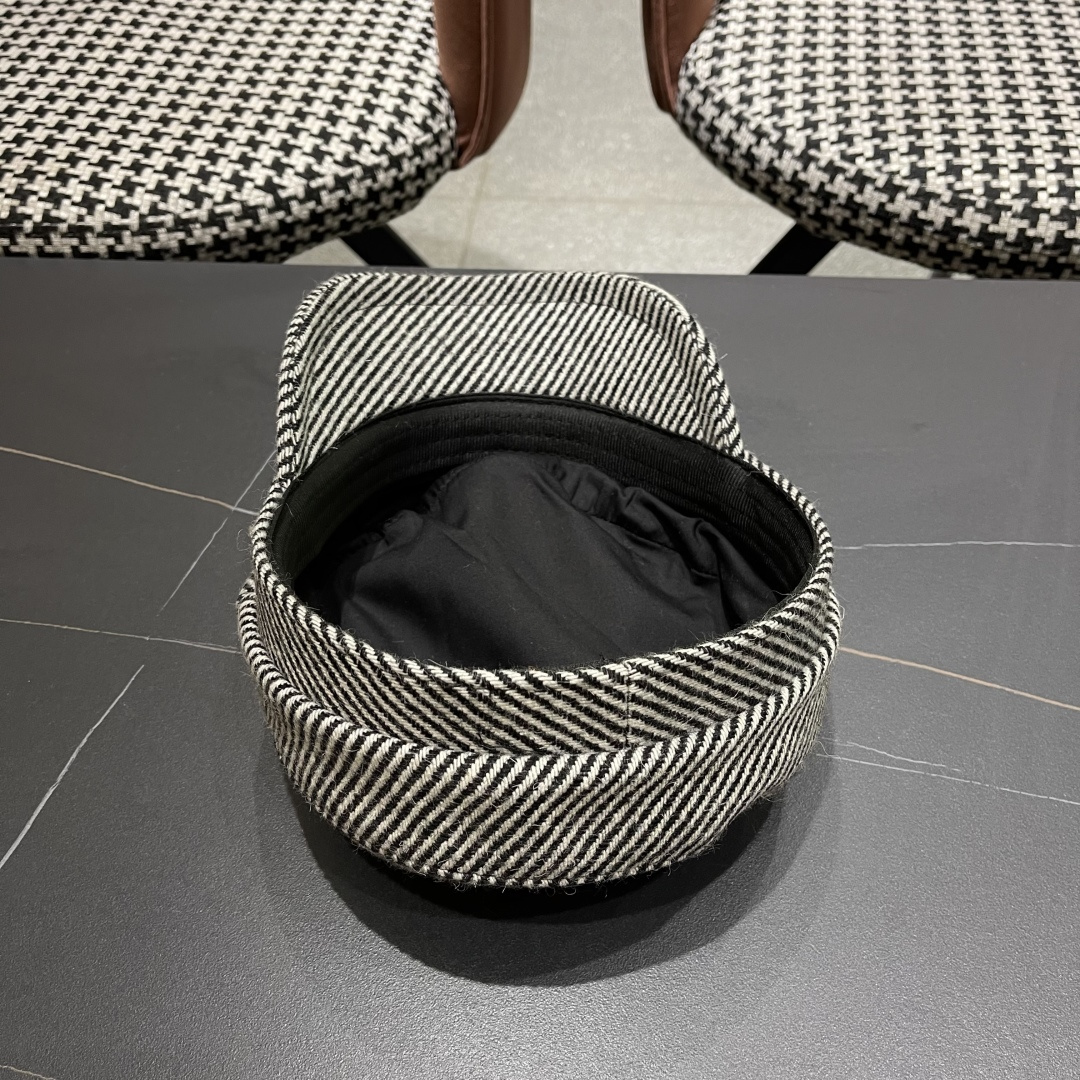  古奇2025韩版新款简约百搭皮带扣海俊帽子女
春夏季时尚宽檐显脸小画家帽潮