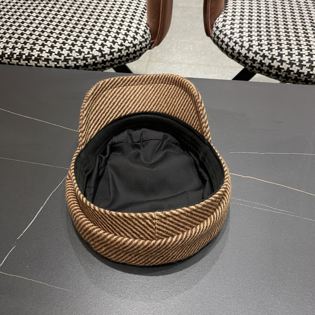  古奇2025韩版新款简约百搭皮带扣海俊帽子女
春夏季时尚宽檐显脸小画家帽潮