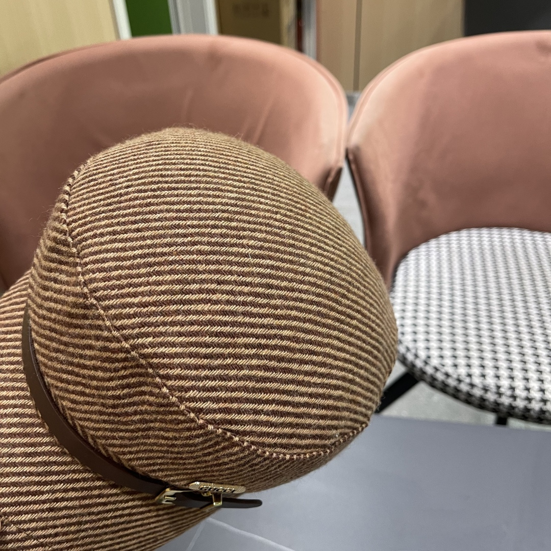  古奇2025韩版新款简约百搭皮带扣海俊帽子女
春夏季时尚宽檐显脸小画家帽潮