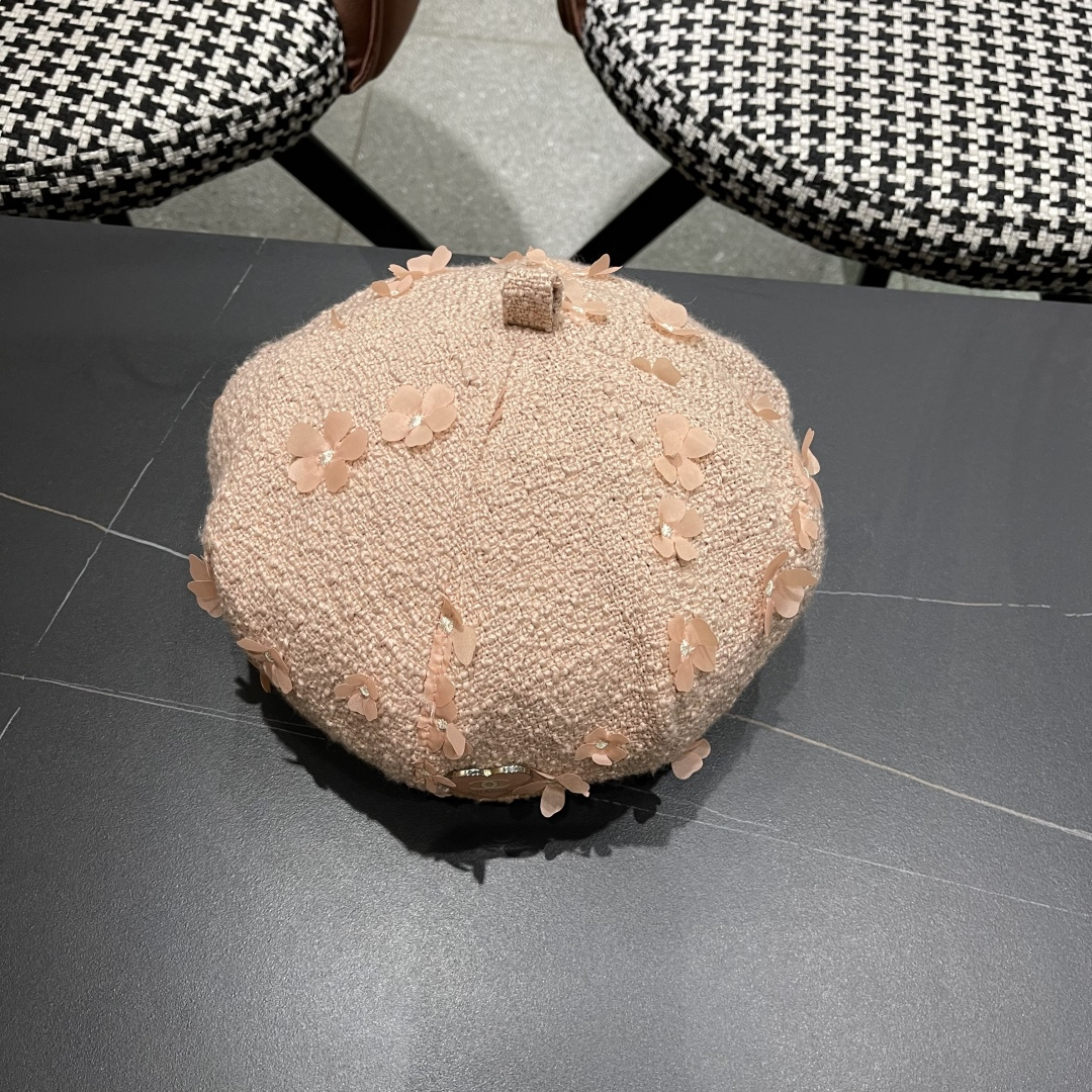  香奈儿2025秋冬季新款纯色花朵贝雷帽子女ins时尚百
搭气质显脸小蓓蕾帽