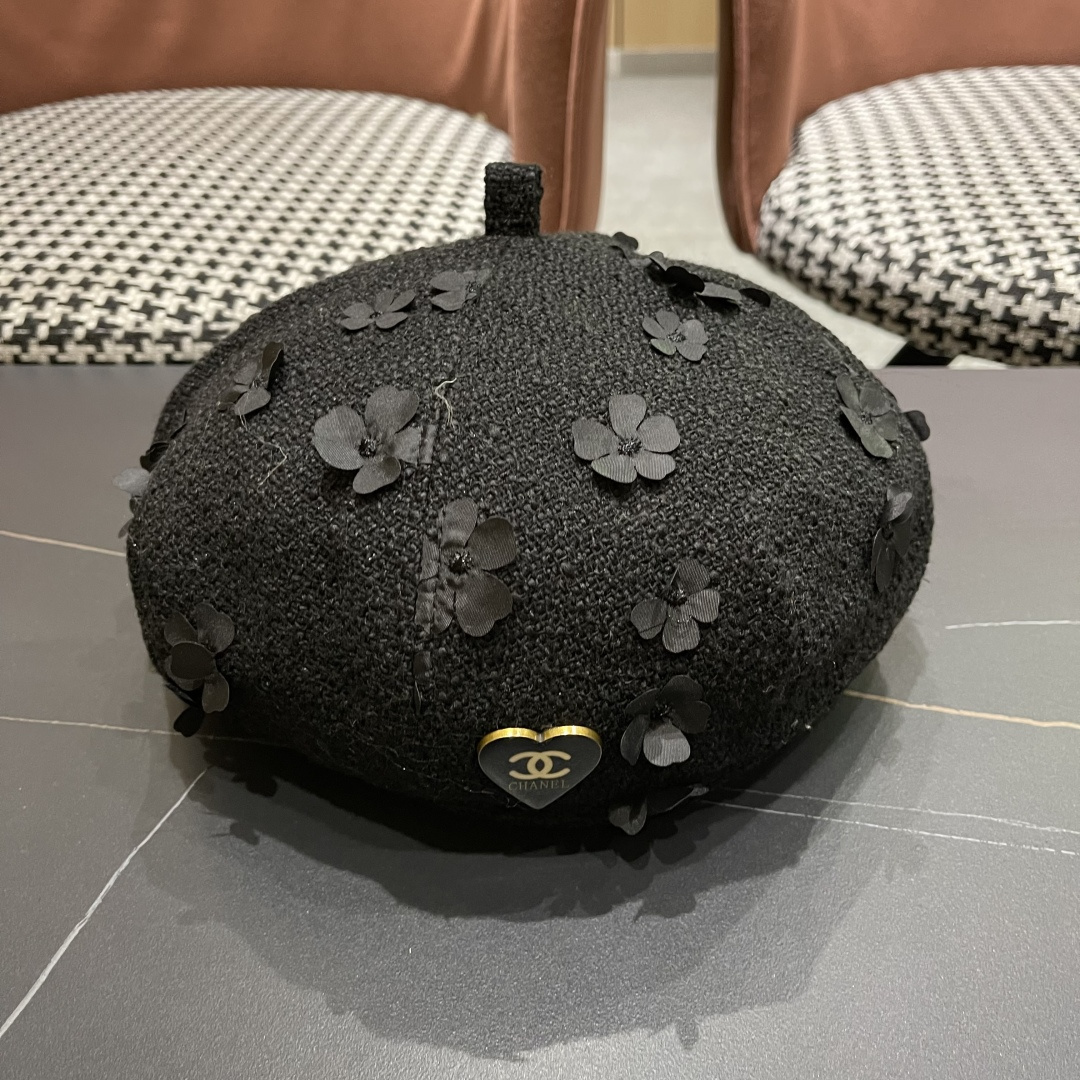  香奈儿2025秋冬季新款纯色花朵贝雷帽子女ins时尚百
搭气质显脸小蓓蕾帽