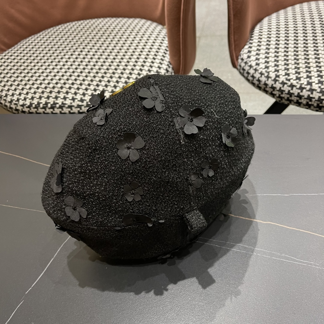  香奈儿2025秋冬季新款纯色花朵贝雷帽子女ins时尚百
搭气质显脸小蓓蕾帽