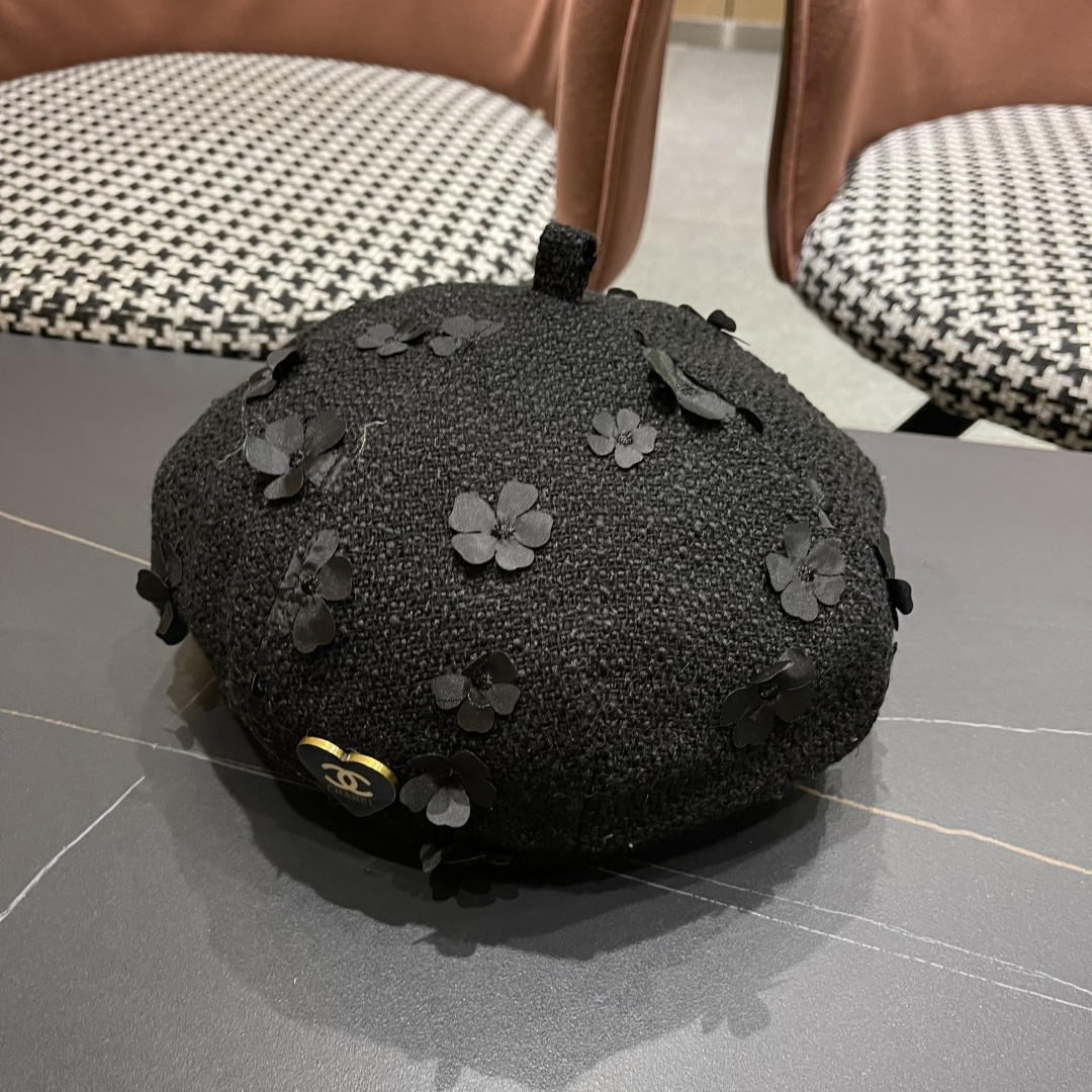  香奈儿2025秋冬季新款纯色花朵贝雷帽子女ins时尚百
搭气质显脸小蓓蕾帽