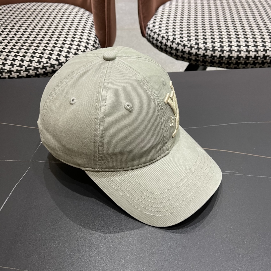  LV路易威登🧢 2025新款出货，刺绣字母棒球帽，非常经典的经典，流行的复古美，四季可用，出门必备