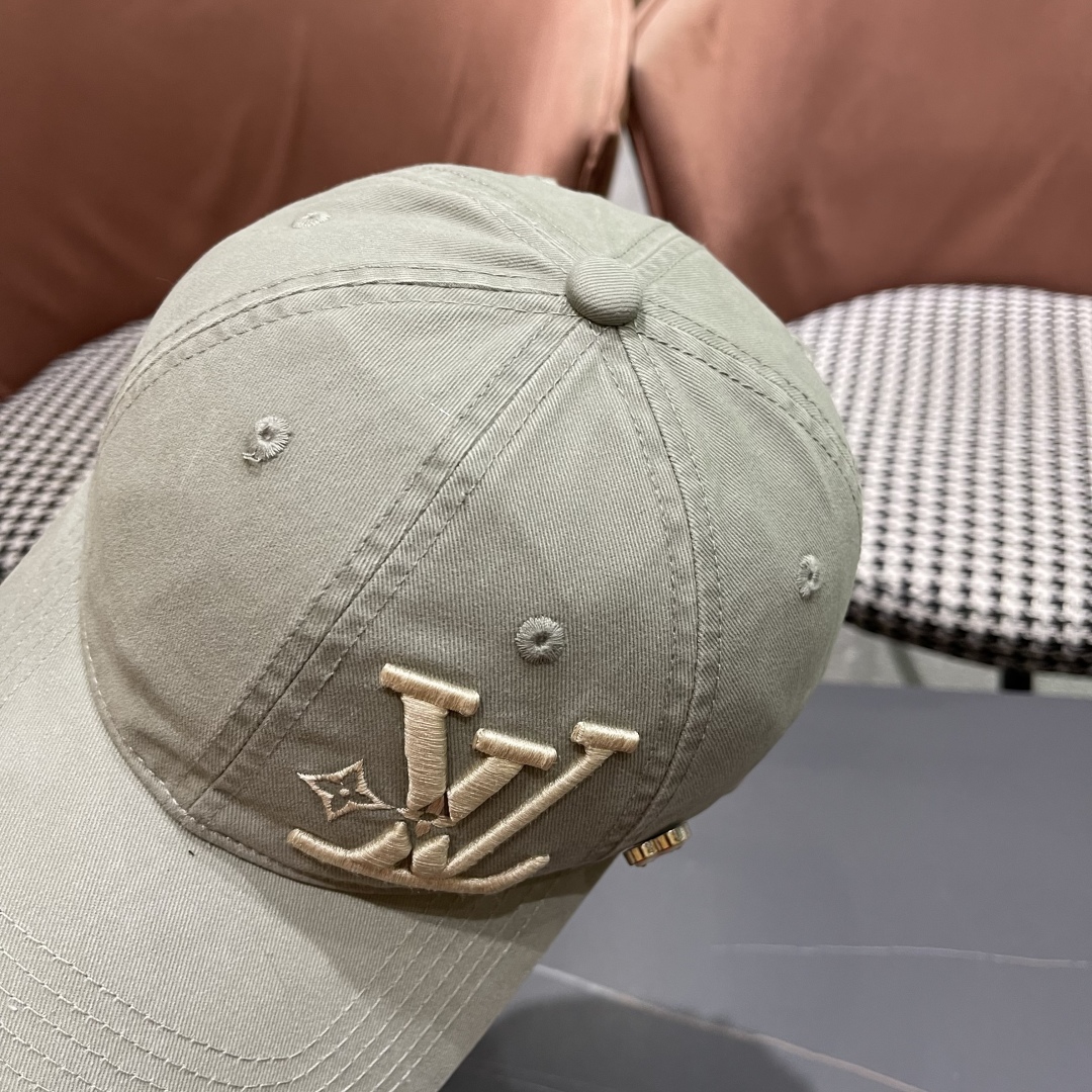  LV路易威登🧢 2025新款出货，刺绣字母棒球帽，非常经典的经典，流行的复古美，四季可用，出门必备