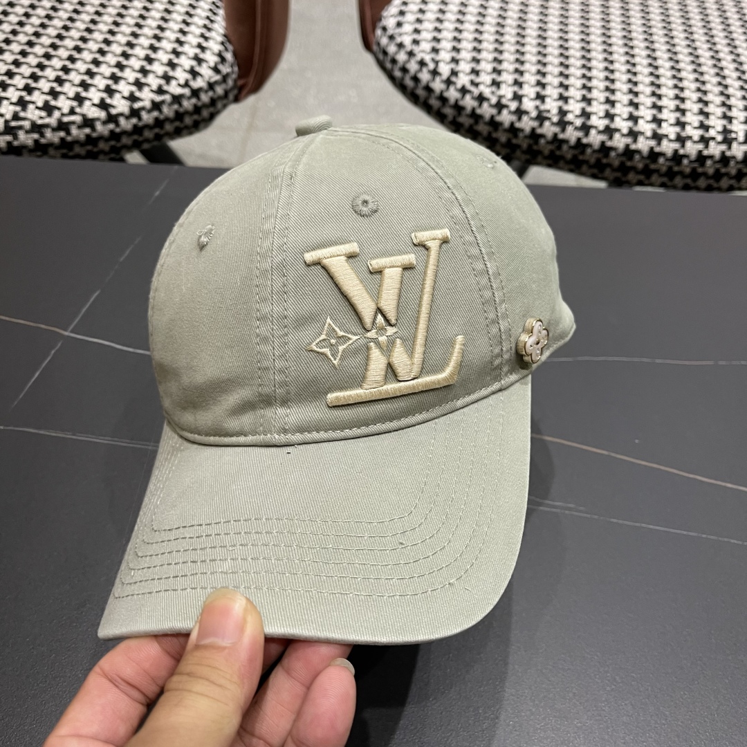  LV路易威登🧢 2025新款出货，刺绣字母棒球帽，非常经典的经典，流行的复古美，四季可用，出门必备
