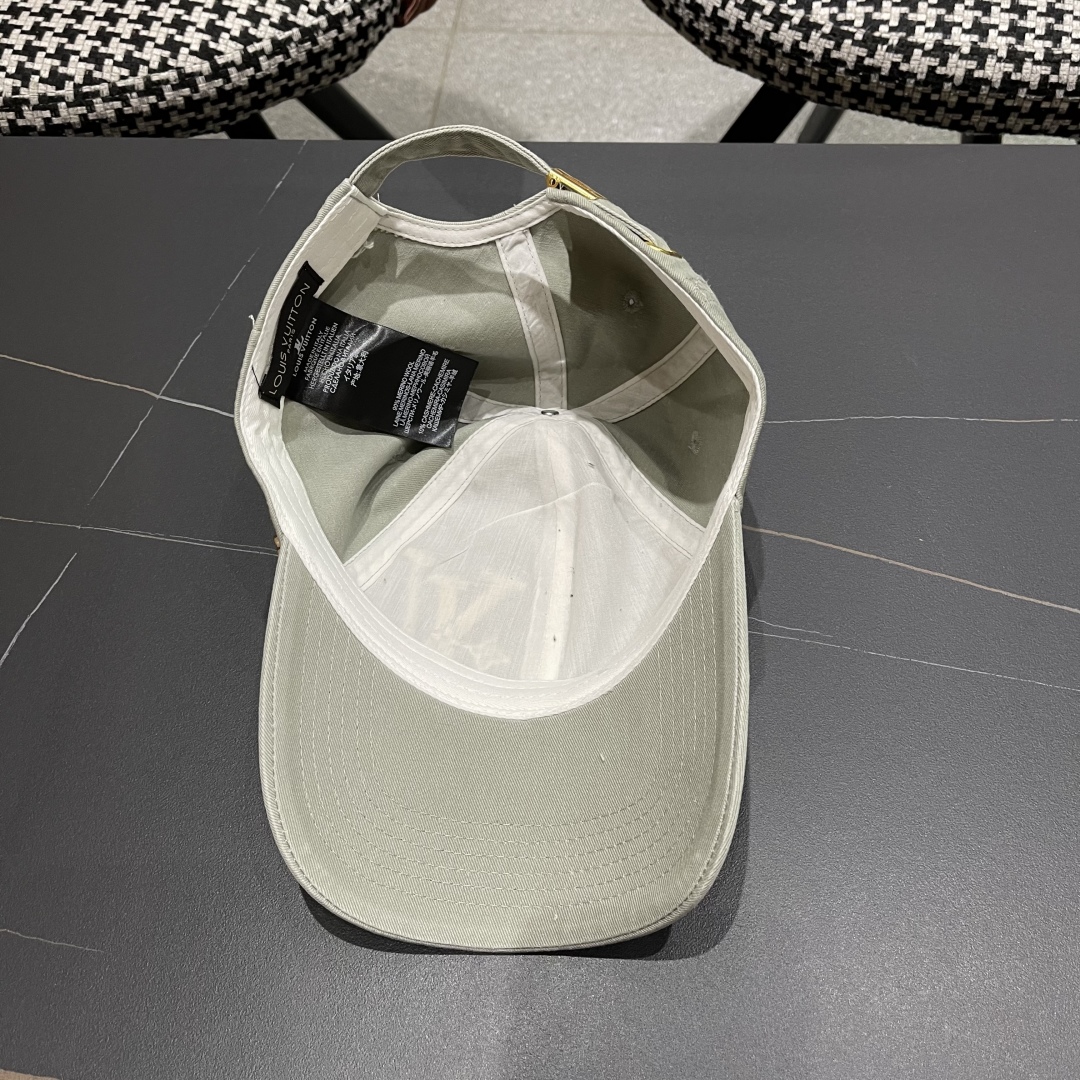  LV路易威登🧢 2025新款出货，刺绣字母棒球帽，非常经典的经典，流行的复古美，四季可用，出门必备