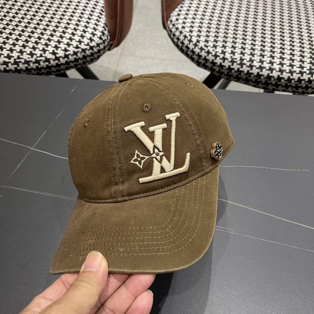  LV路易威登🧢 2025新款出货，刺绣字母棒球帽，非常经典的经典，流行的复古美，四季可用，出门必备