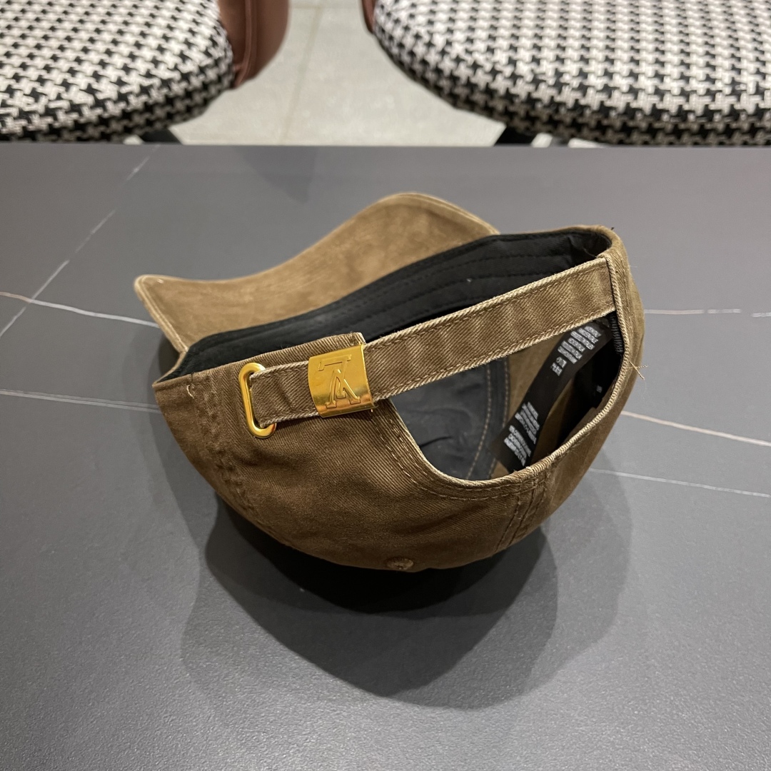  LV路易威登🧢 2025新款出货，刺绣字母棒球帽，非常经典的经典，流行的复古美，四季可用，出门必备