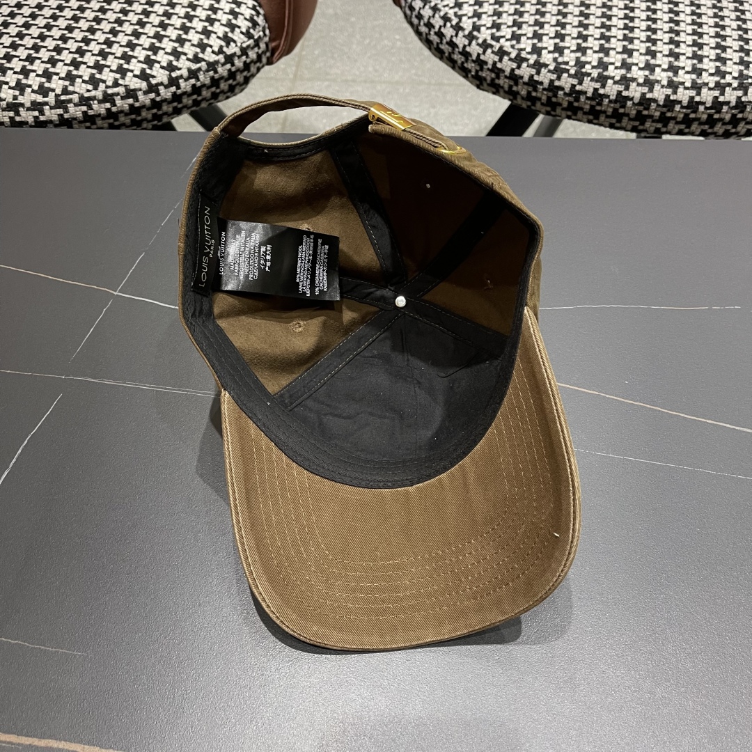  LV路易威登🧢 2025新款出货，刺绣字母棒球帽，非常经典的经典，流行的复古美，四季可用，出门必备