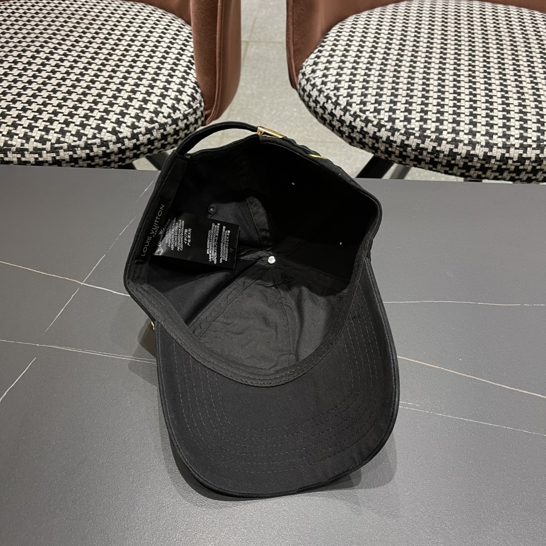  LV路易威登🧢 2025新款出货，刺绣字母棒球帽，非常经典的经典，流行的复古美，四季可用，出门必备