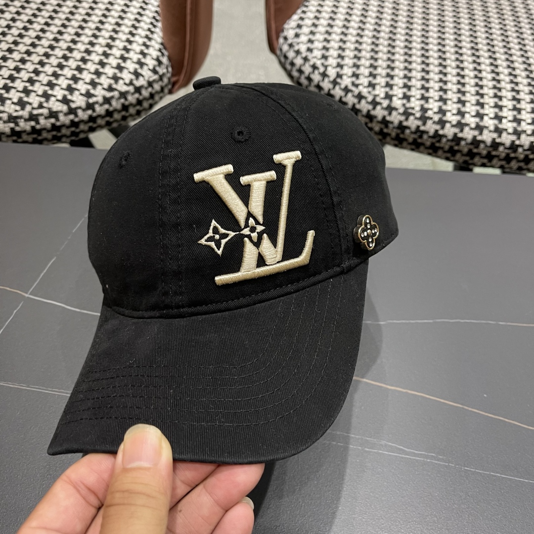 LV路易威登🧢 2025新款出货，刺绣字母棒球帽，非常经典的经典，流行的复古美，四季可用，出门必备