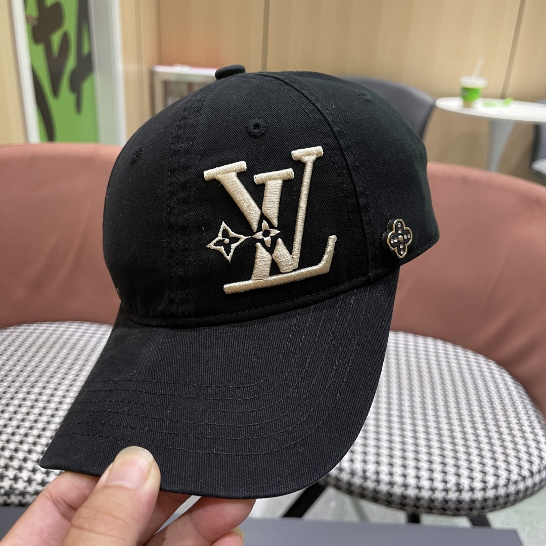  LV路易威登🧢 2025新款出货，刺绣字母棒球帽，非常经典的经典，流行的复古美，四季可用，出门必备