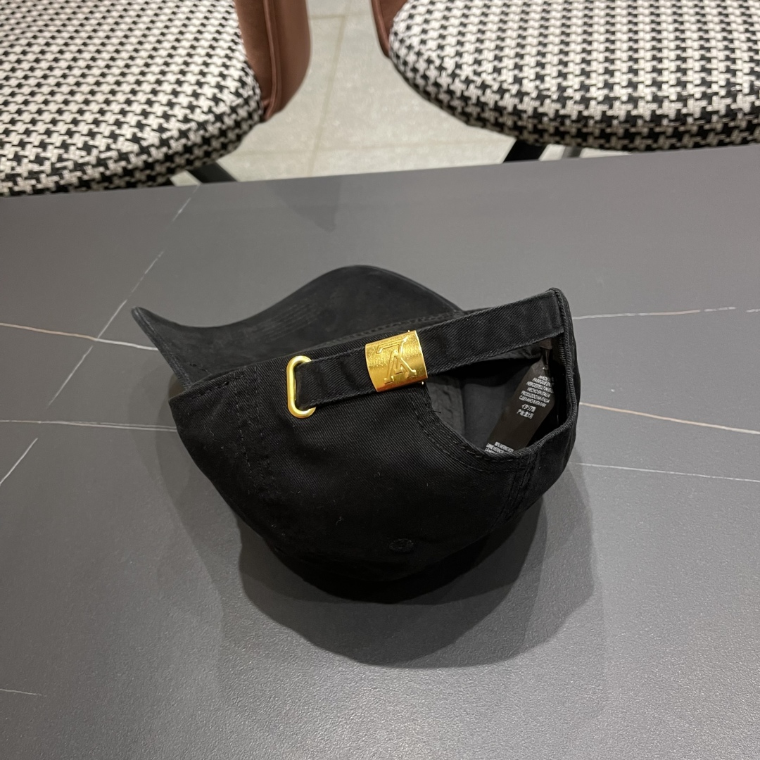  LV路易威登🧢 2025新款出货，刺绣字母棒球帽，非常经典的经典，流行的复古美，四季可用，出门必备
