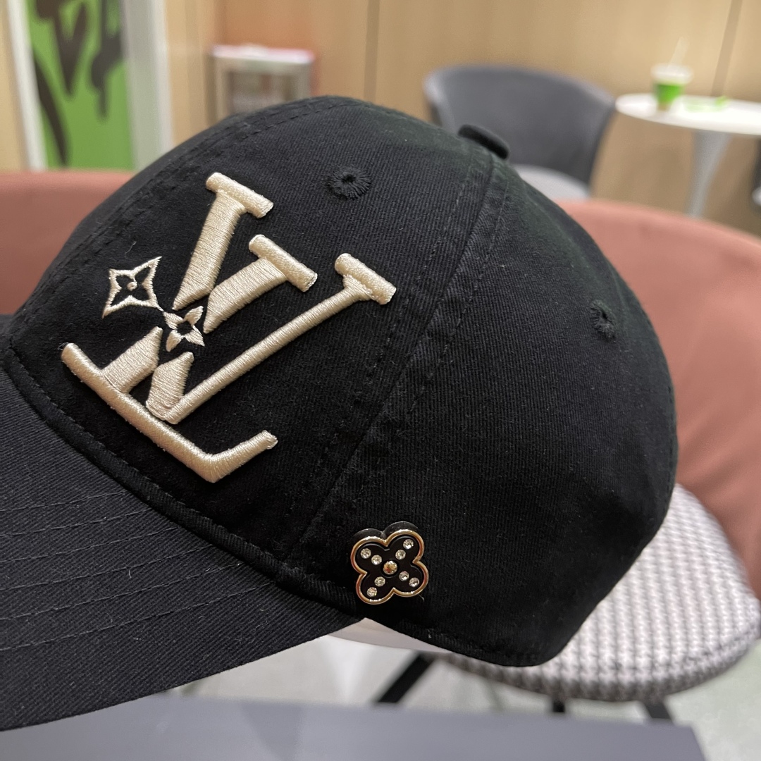  LV路易威登🧢 2025新款出货，刺绣字母棒球帽，非常经典的经典，流行的复古美，四季可用，出门必备