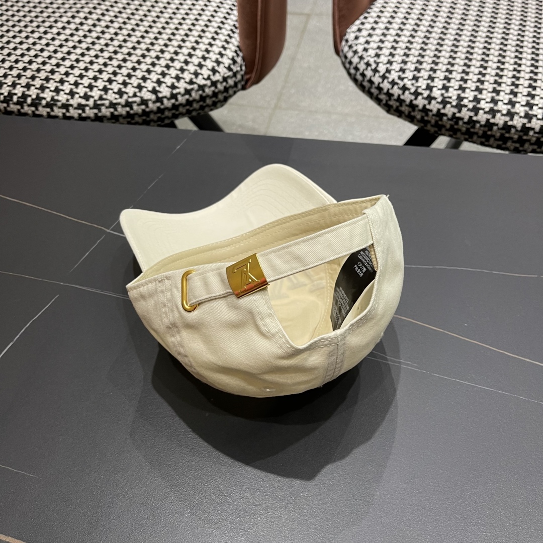  LV路易威登🧢 2025新款出货，刺绣字母棒球帽，非常经典的经典，流行的复古美，四季可用，出门必备