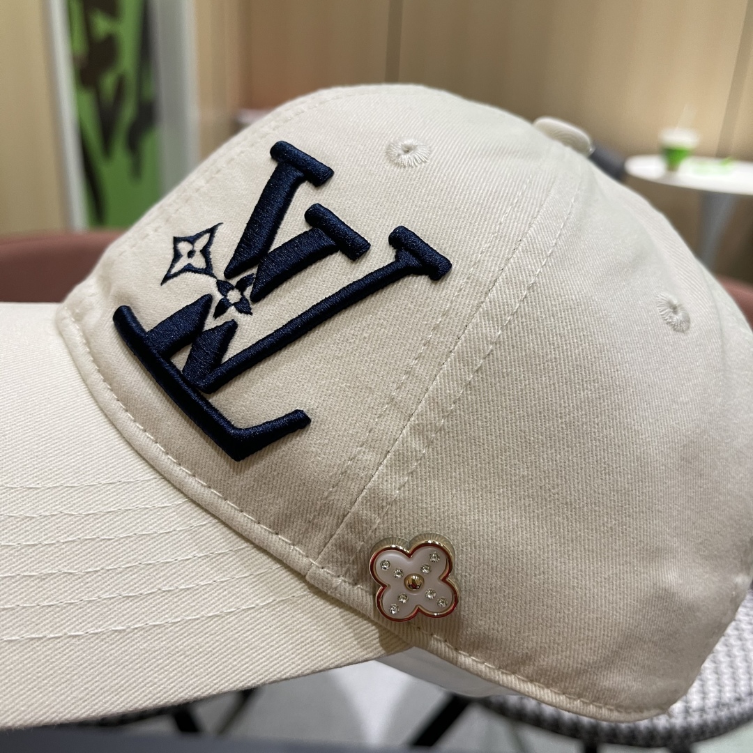  LV路易威登🧢 2025新款出货，刺绣字母棒球帽，非常经典的经典，流行的复古美，四季可用，出门必备