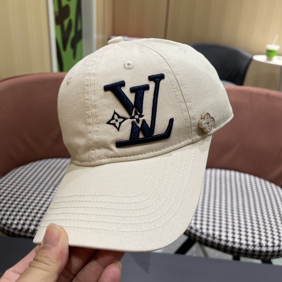  LV路易威登🧢 2025新款出货，刺绣字母棒球帽，非常经典的经典，流行的复古美，四季可用，出门必备