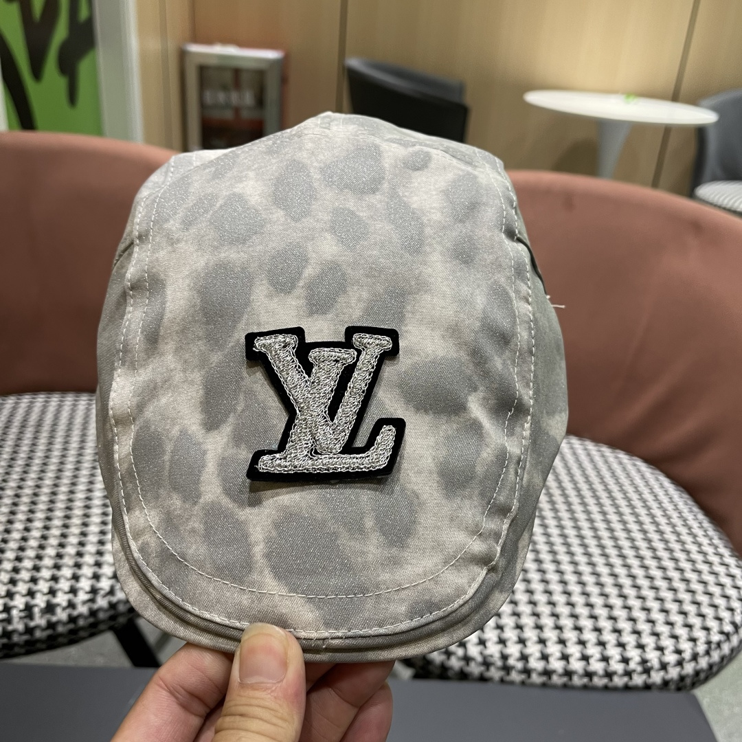  路易威登Lv 日系街头贝雷帽子复古时尚夏秋季百
搭嘻哈反戴鸭舌帽豹纹前迸帽女
