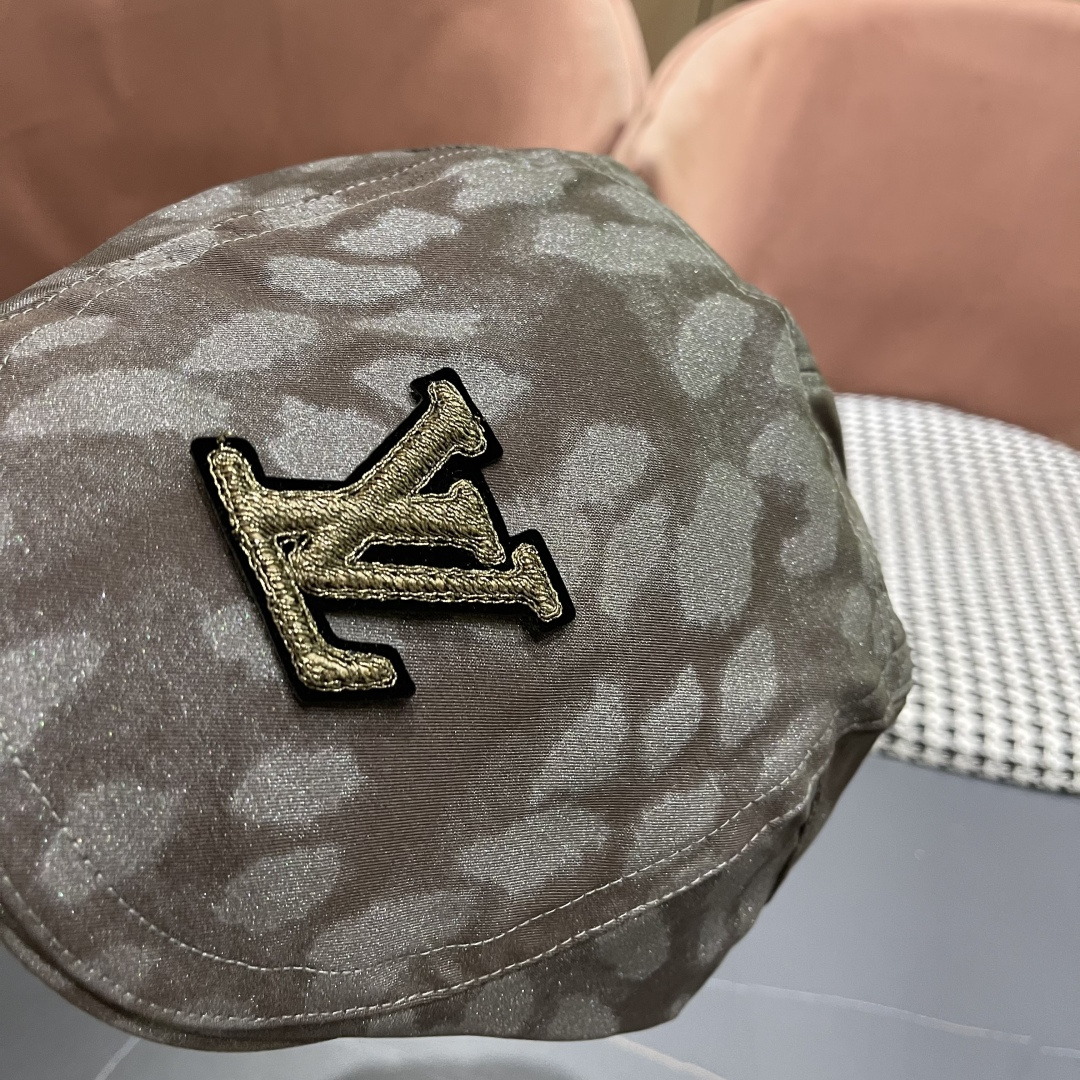  路易威登Lv 日系街头贝雷帽子复古时尚夏秋季百
搭嘻哈反戴鸭舌帽豹纹前迸帽女