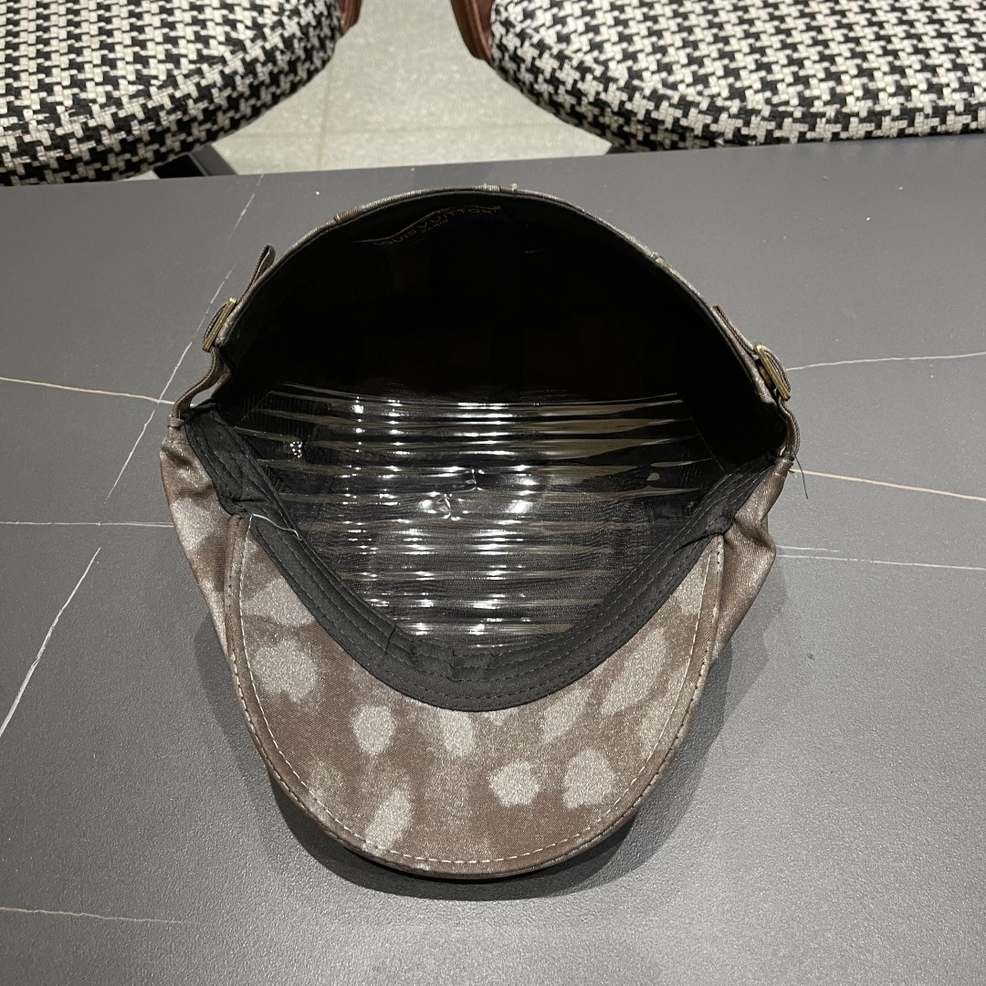  路易威登Lv 日系街头贝雷帽子复古时尚夏秋季百
搭嘻哈反戴鸭舌帽豹纹前迸帽女