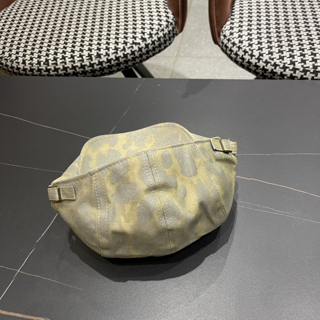  路易威登Lv 日系街头贝雷帽子复古时尚夏秋季百
搭嘻哈反戴鸭舌帽豹纹前迸帽女