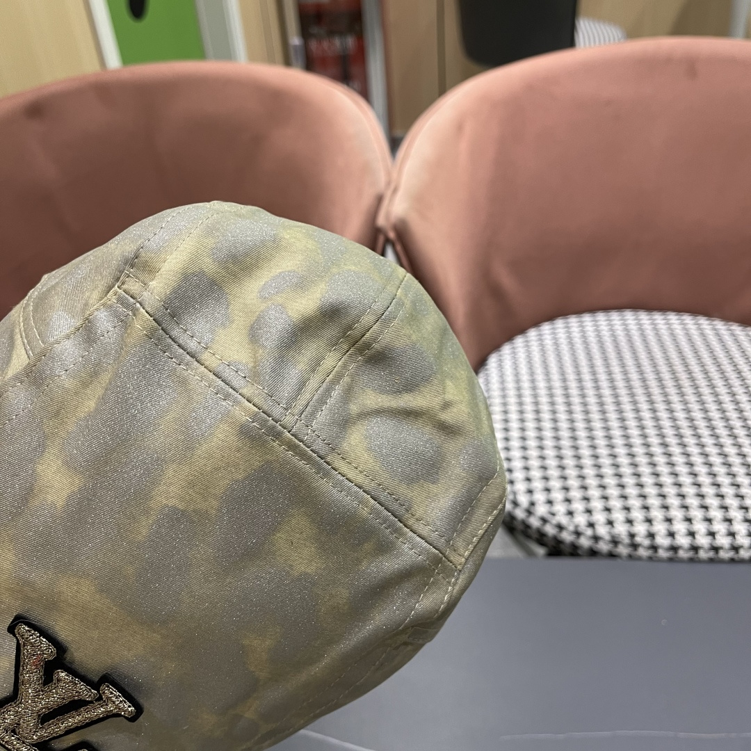  路易威登Lv 日系街头贝雷帽子复古时尚夏秋季百
搭嘻哈反戴鸭舌帽豹纹前迸帽女