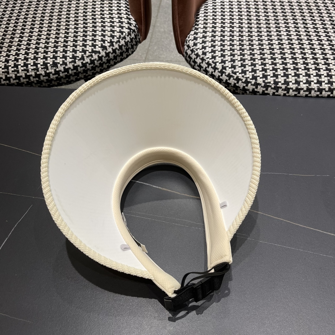  香奈儿 2025 新款空顶帽户外太阳帽防晒显
脸小大檐帽可卷遮阳帽