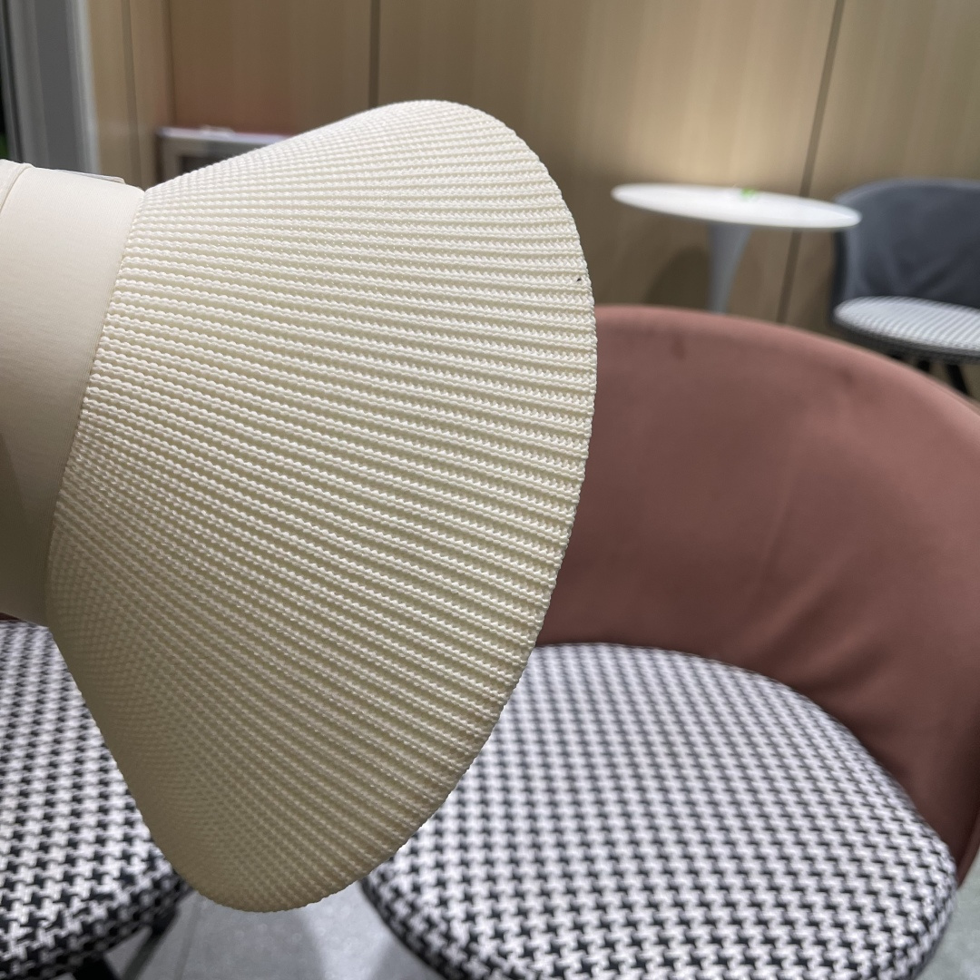  香奈儿 2025 新款空顶帽户外太阳帽防晒显
脸小大檐帽可卷遮阳帽