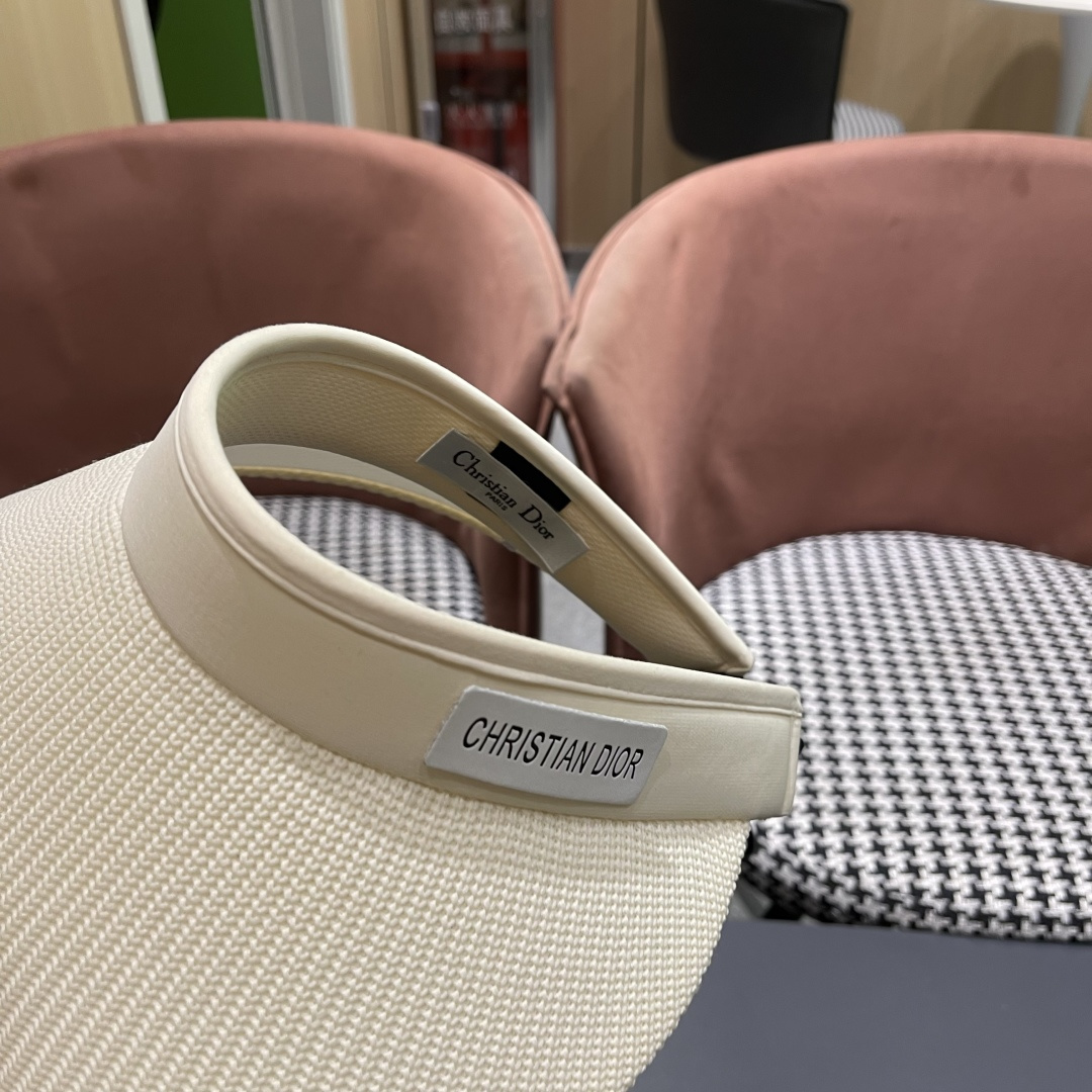  香奈儿 2025 新款空顶帽户外太阳帽防晒显
脸小大檐帽可卷遮阳帽