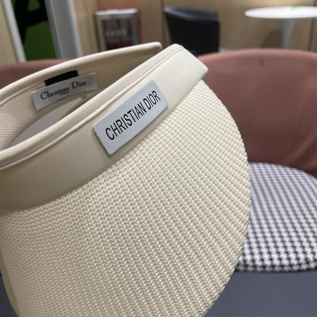  香奈儿 2025 新款空顶帽户外太阳帽防晒显
脸小大檐帽可卷遮阳帽