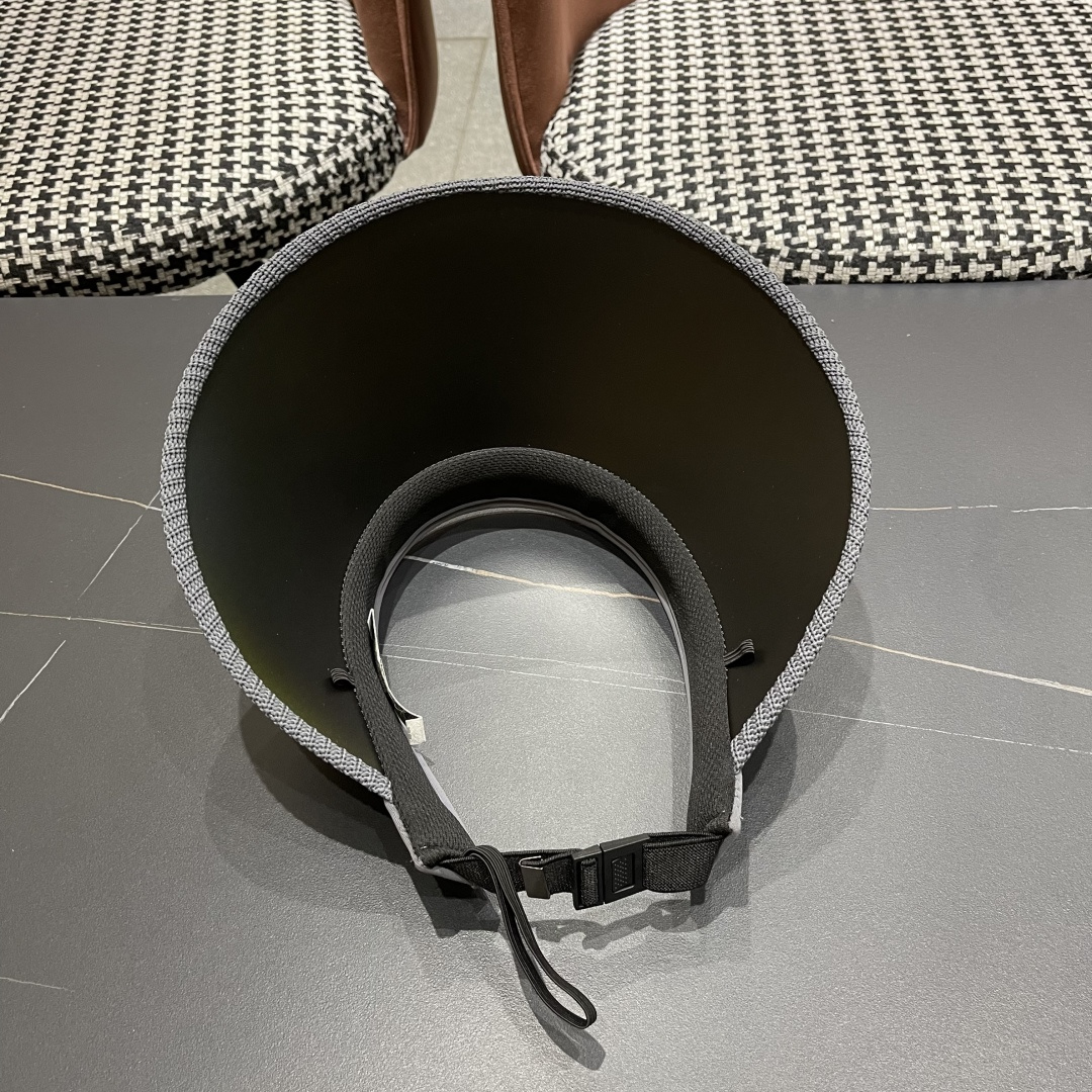  香奈儿 2025 新款空顶帽户外太阳帽防晒显
脸小大檐帽可卷遮阳帽