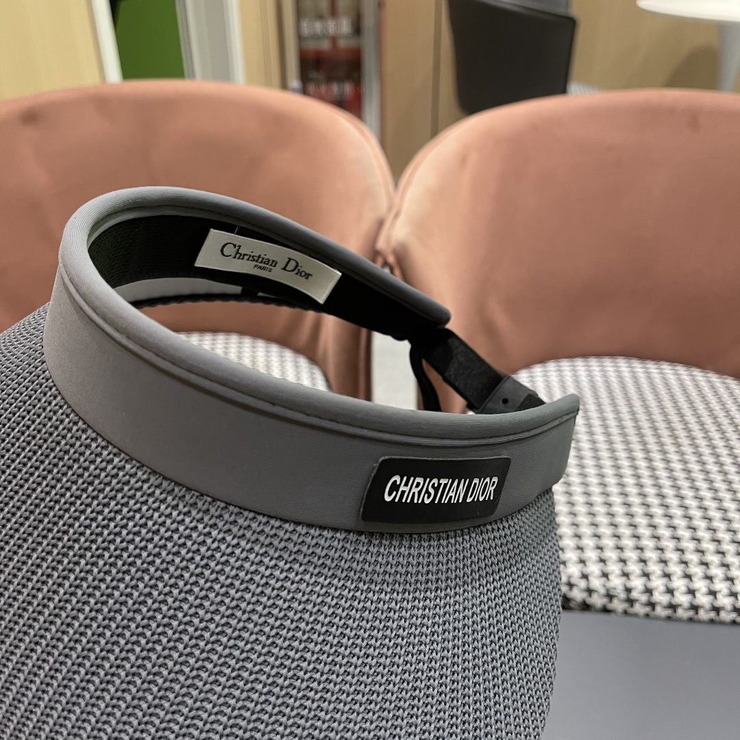  香奈儿 2025 新款空顶帽户外太阳帽防晒显
脸小大檐帽可卷遮阳帽