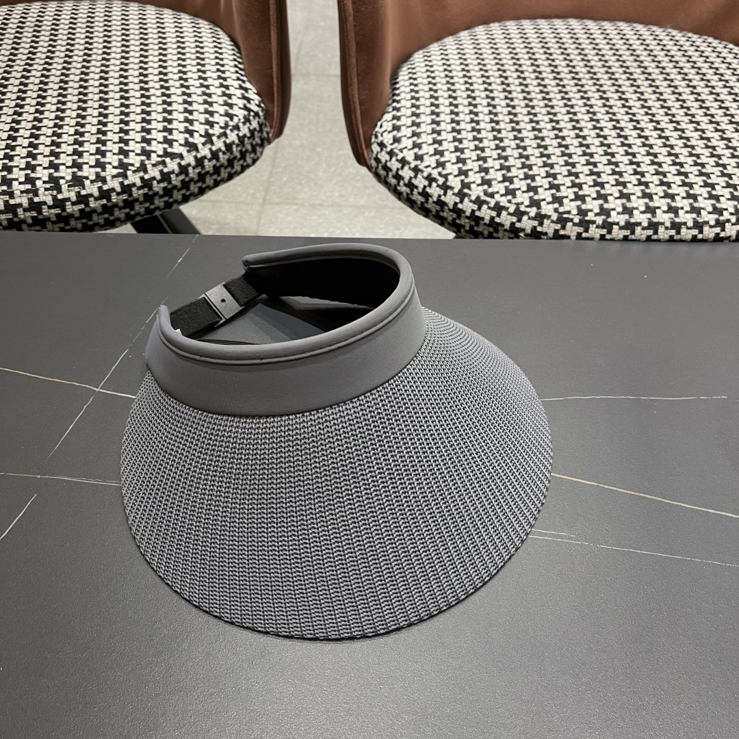  香奈儿 2025 新款空顶帽户外太阳帽防晒显
脸小大檐帽可卷遮阳帽