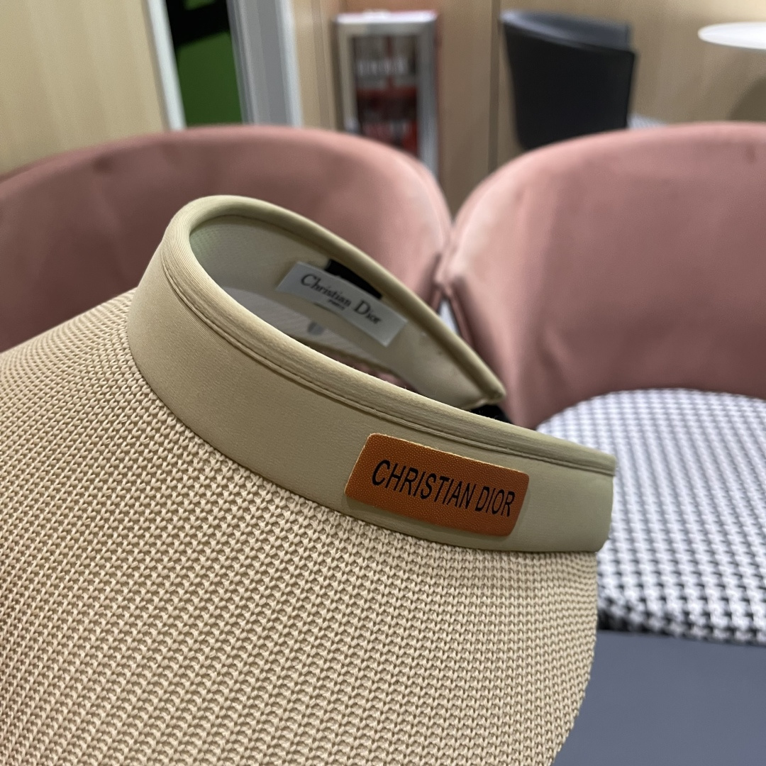  香奈儿 2025 新款空顶帽户外太阳帽防晒显
脸小大檐帽可卷遮阳帽