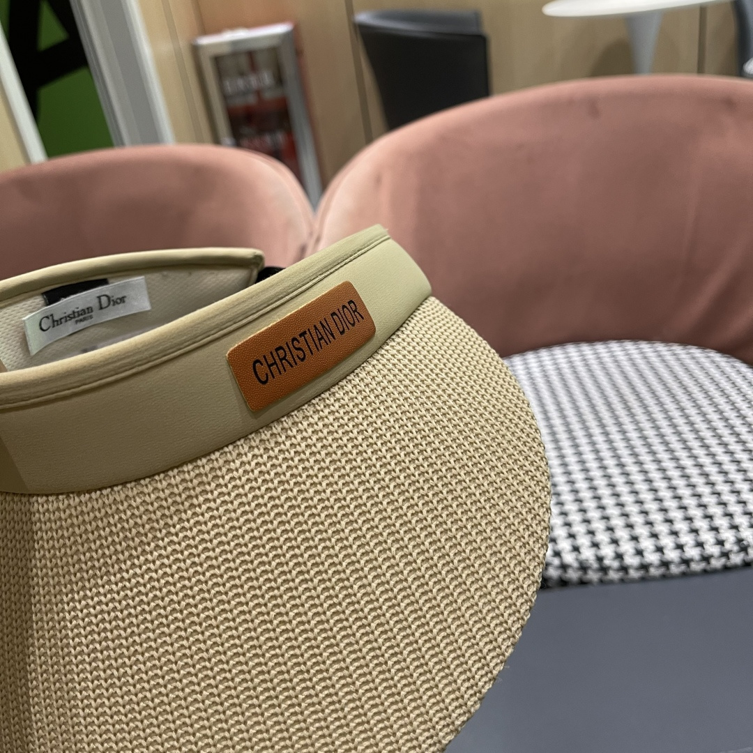  香奈儿 2025 新款空顶帽户外太阳帽防晒显
脸小大檐帽可卷遮阳帽