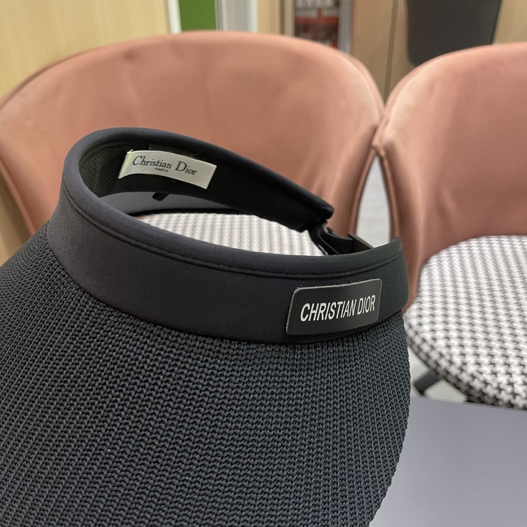  香奈儿 2025 新款空顶帽户外太阳帽防晒显
脸小大檐帽可卷遮阳帽