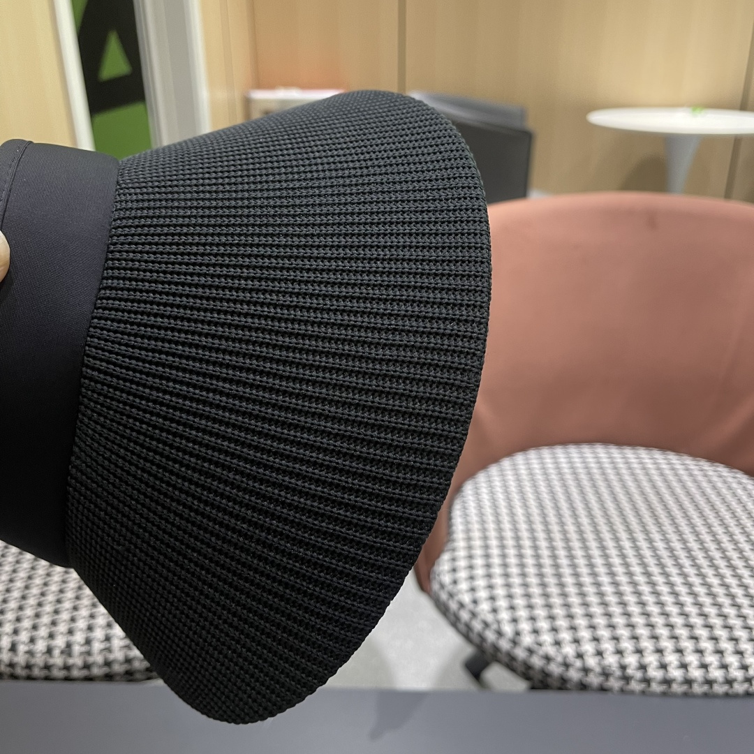  香奈儿 2025 新款空顶帽户外太阳帽防晒显
脸小大檐帽可卷遮阳帽