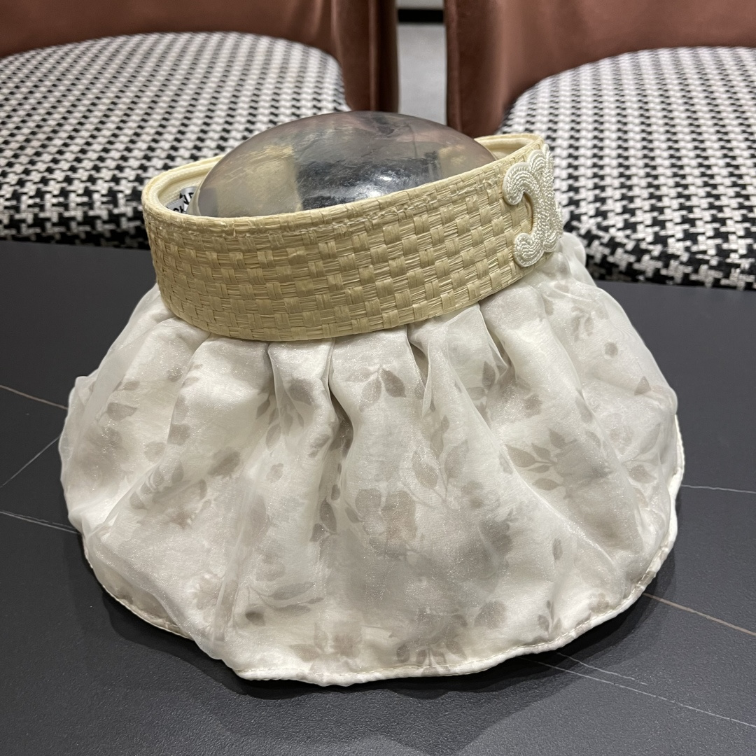  赛琳 夏季新款女花朵出游可收纳发箍贝壳帽空顶防晒
帽百搭遮阳帽沙滩帽