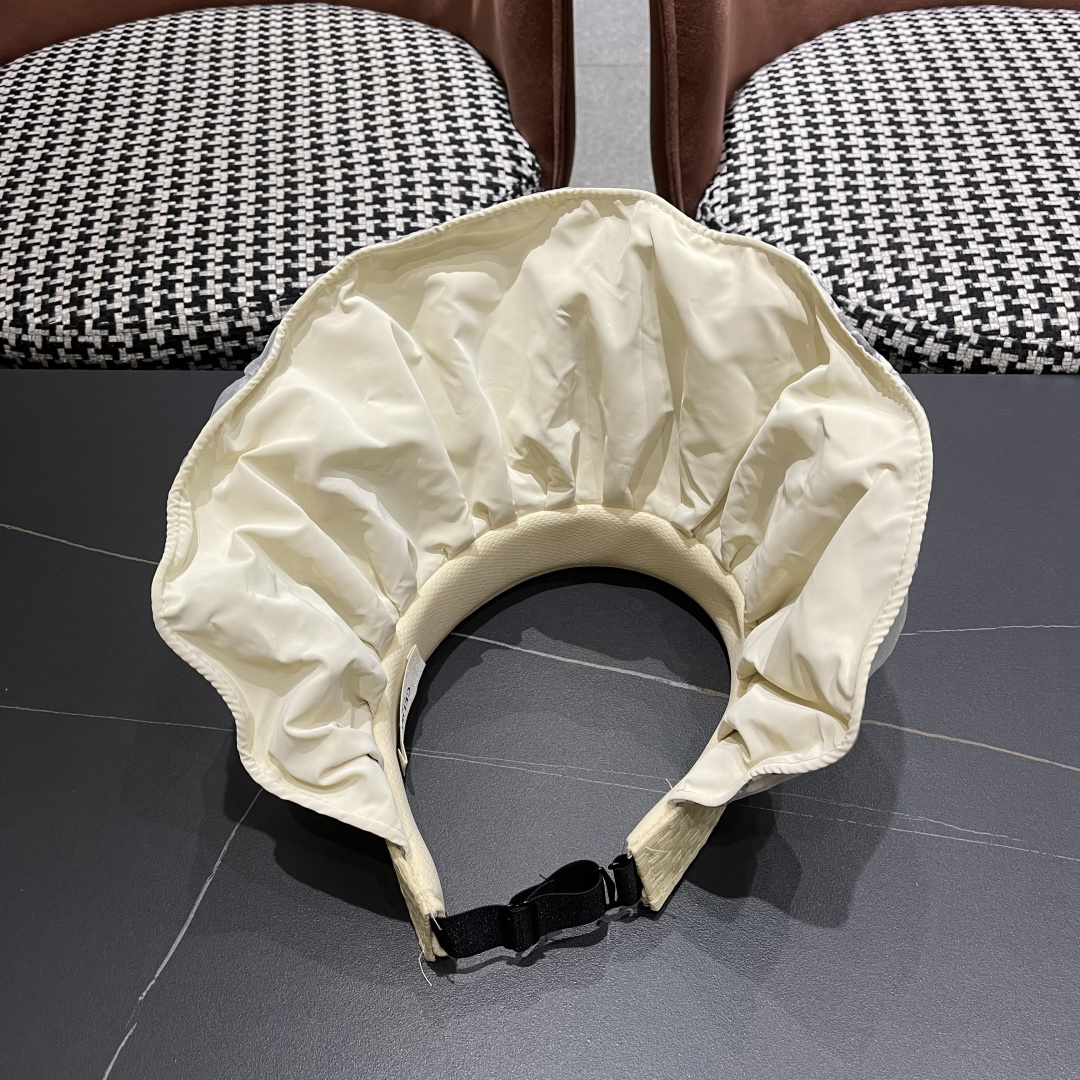  赛琳 夏季新款女花朵出游可收纳发箍贝壳帽空顶防晒
帽百搭遮阳帽沙滩帽