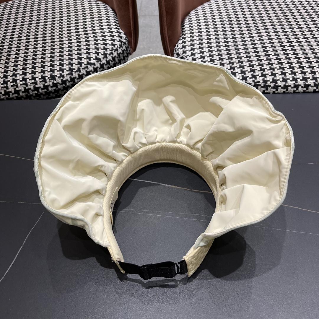  赛琳 夏季新款女花朵出游可收纳发箍贝壳帽空顶防晒
帽百搭遮阳帽沙滩帽