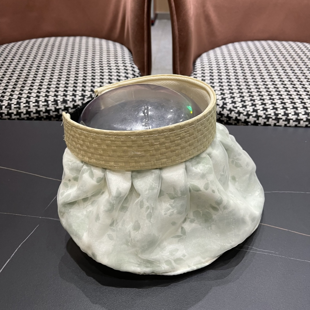  赛琳 夏季新款女花朵出游可收纳发箍贝壳帽空顶防晒
帽百搭遮阳帽沙滩帽