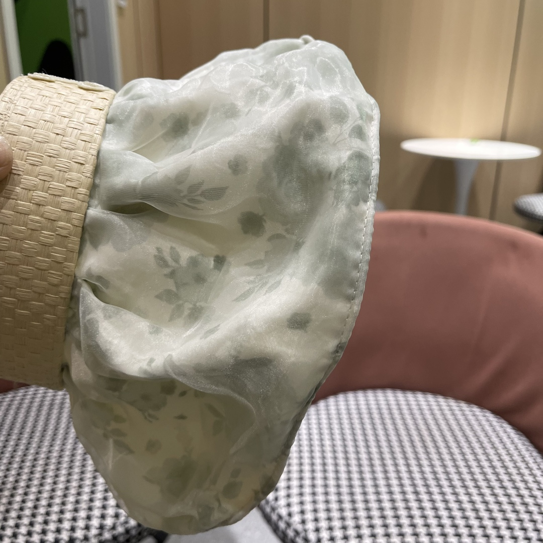  赛琳 夏季新款女花朵出游可收纳发箍贝壳帽空顶防晒
帽百搭遮阳帽沙滩帽