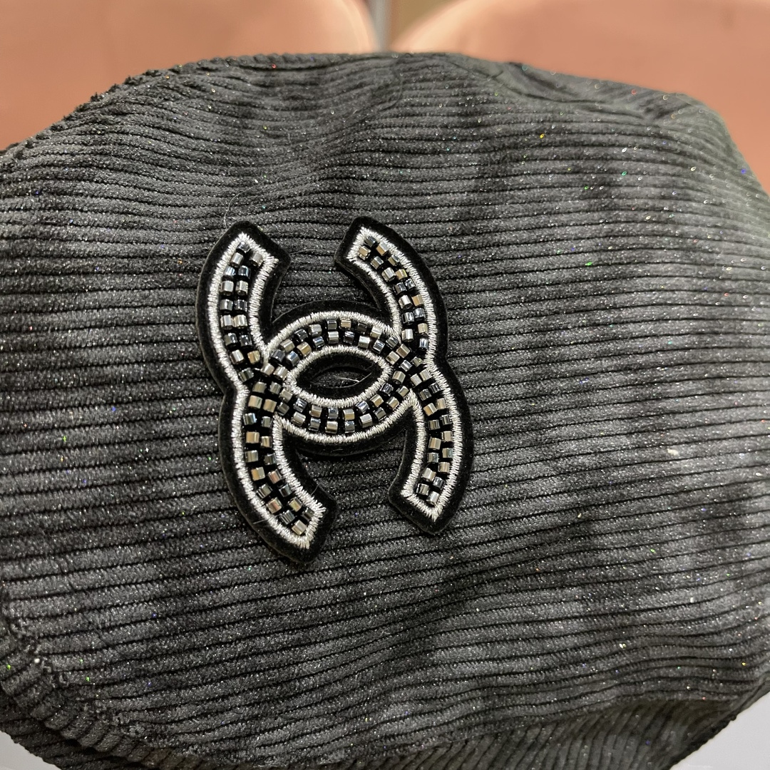  香奈儿 2025 新款豹纹前进帽子女生经典复古鸭舌帽甜
酷辣妺个性蓓蕾帽