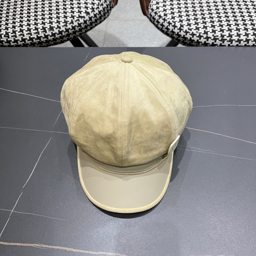  迪奥 春秋季新款气质字母小标皮檐八角帽子
女款百搭品脸小时尚画家帽潮