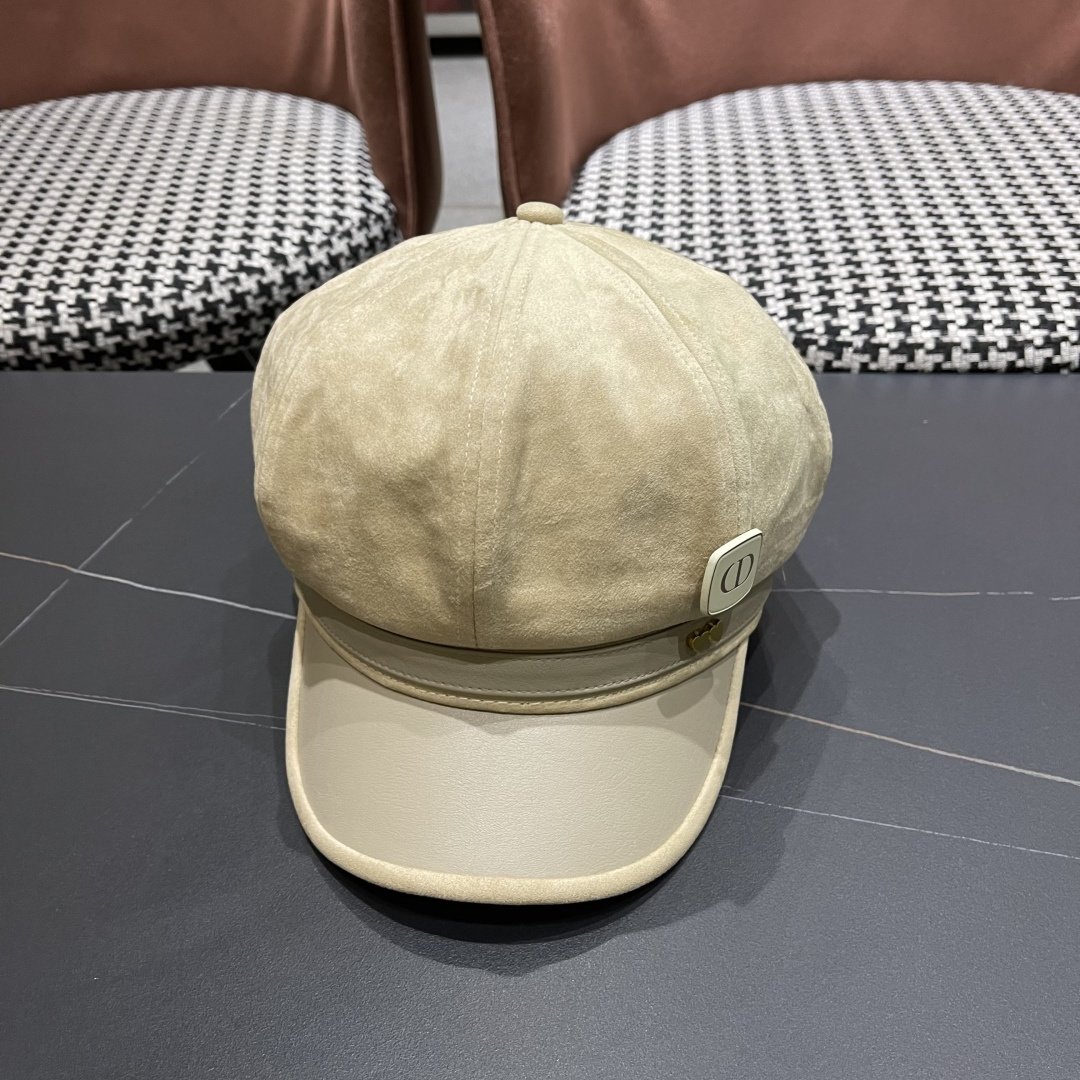  迪奥 春秋季新款气质字母小标皮檐八角帽子
女款百搭品脸小时尚画家帽潮