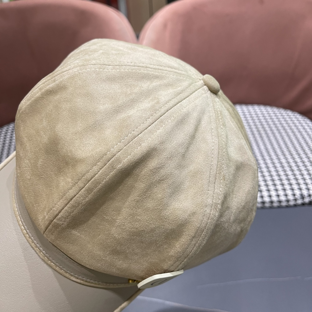  迪奥 春秋季新款气质字母小标皮檐八角帽子
女款百搭品脸小时尚画家帽潮