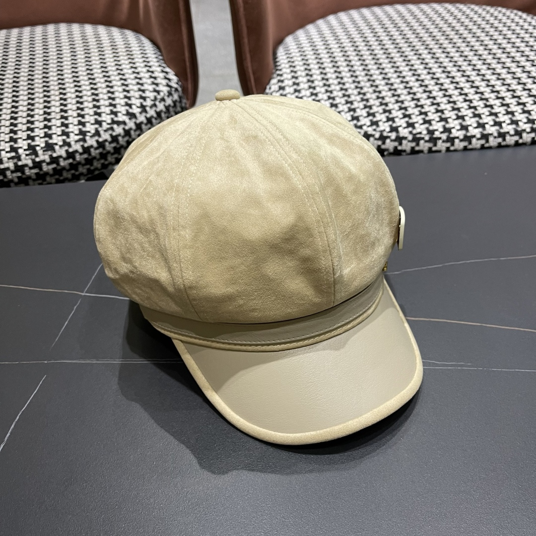  迪奥 春秋季新款气质字母小标皮檐八角帽子
女款百搭品脸小时尚画家帽潮