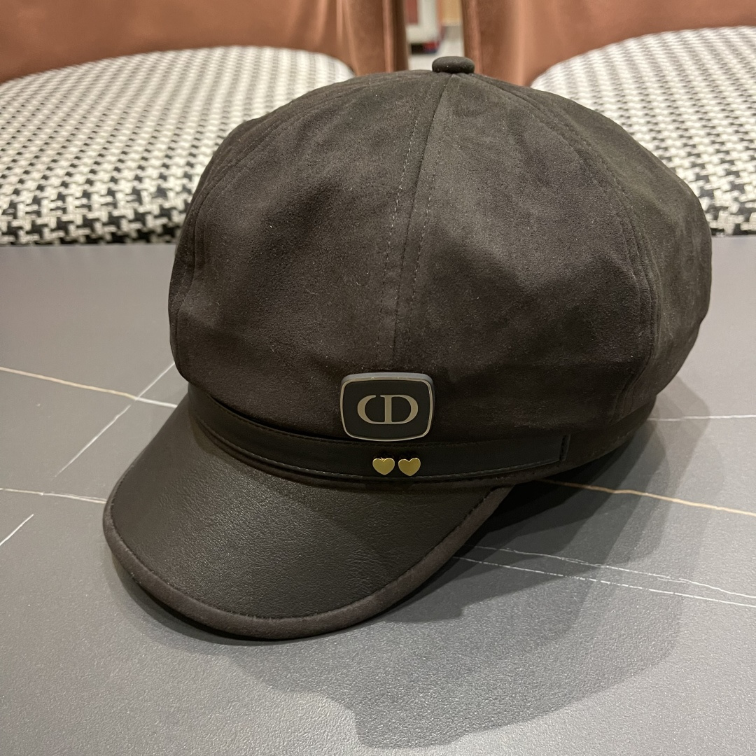  迪奥 春秋季新款气质字母小标皮檐八角帽子
女款百搭品脸小时尚画家帽潮